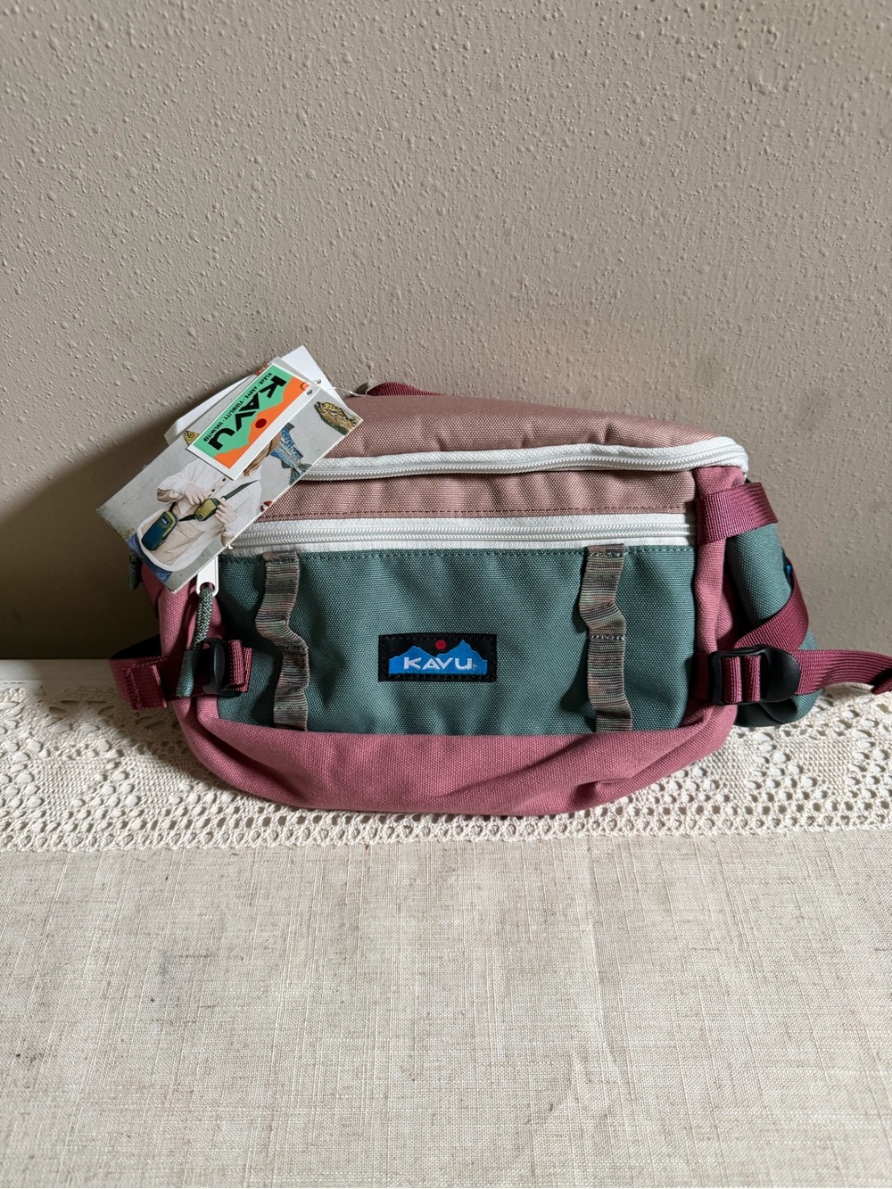 KAVU Washtucna Belt Bag Fanny Pack w/Detachable
Beverage Cooler - New with Tags!